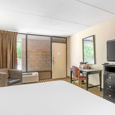 Quality Inn Near Speedway Wilkesboro Bagian luar foto