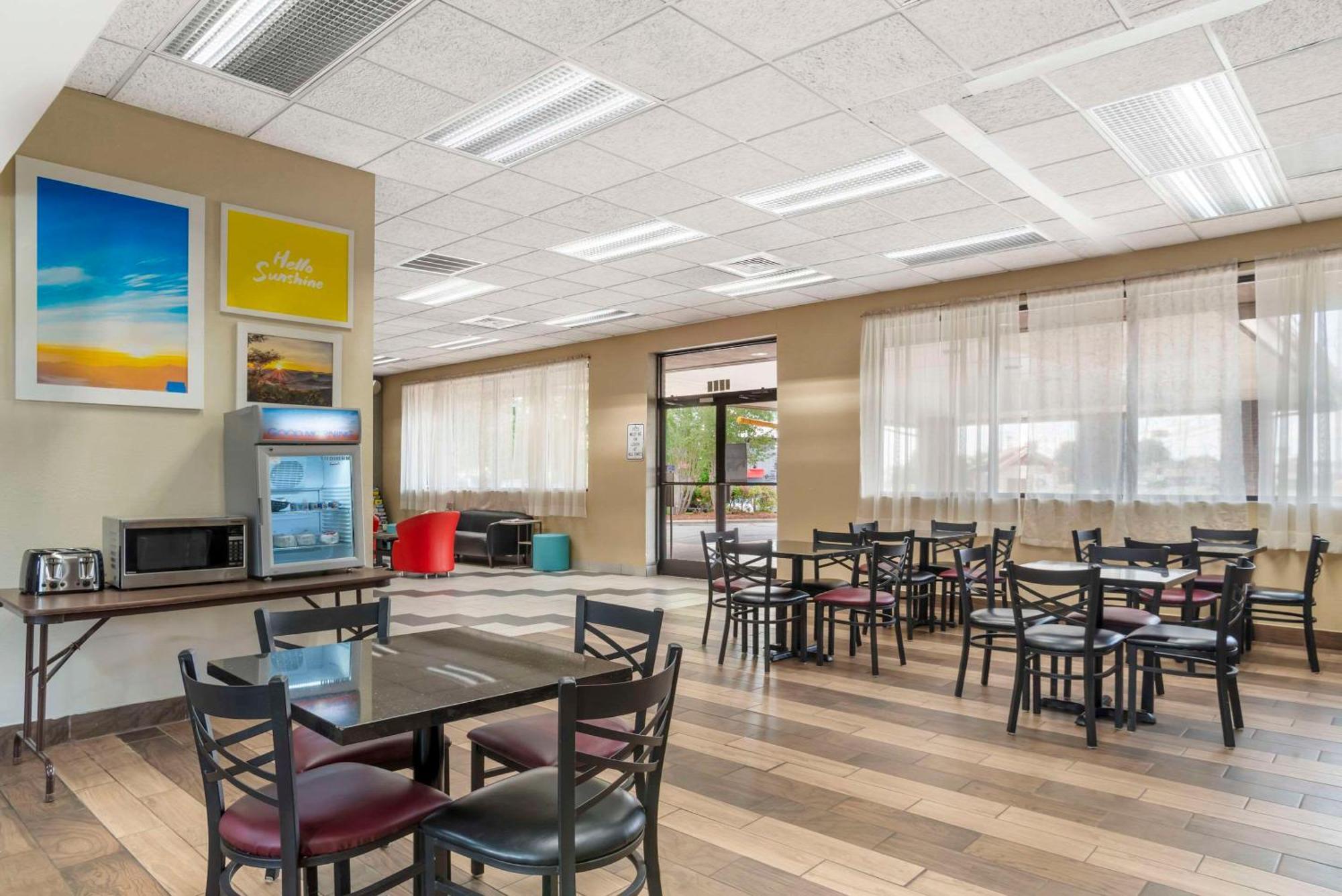 Quality Inn Near Speedway Wilkesboro Bagian luar foto