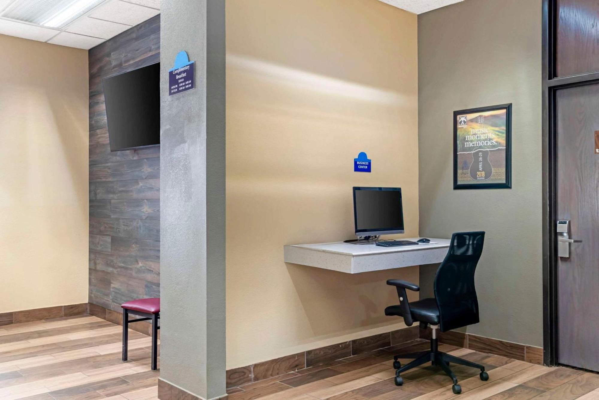Quality Inn Near Speedway Wilkesboro Bagian luar foto