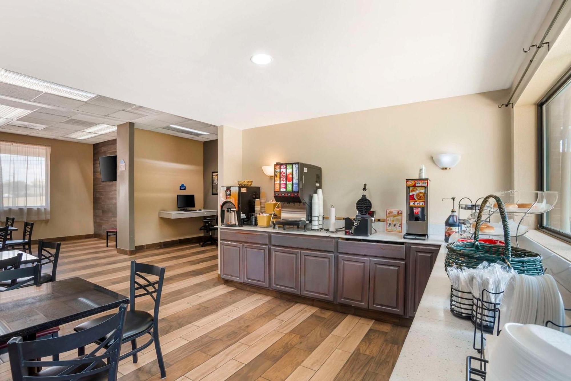 Quality Inn Near Speedway Wilkesboro Bagian luar foto