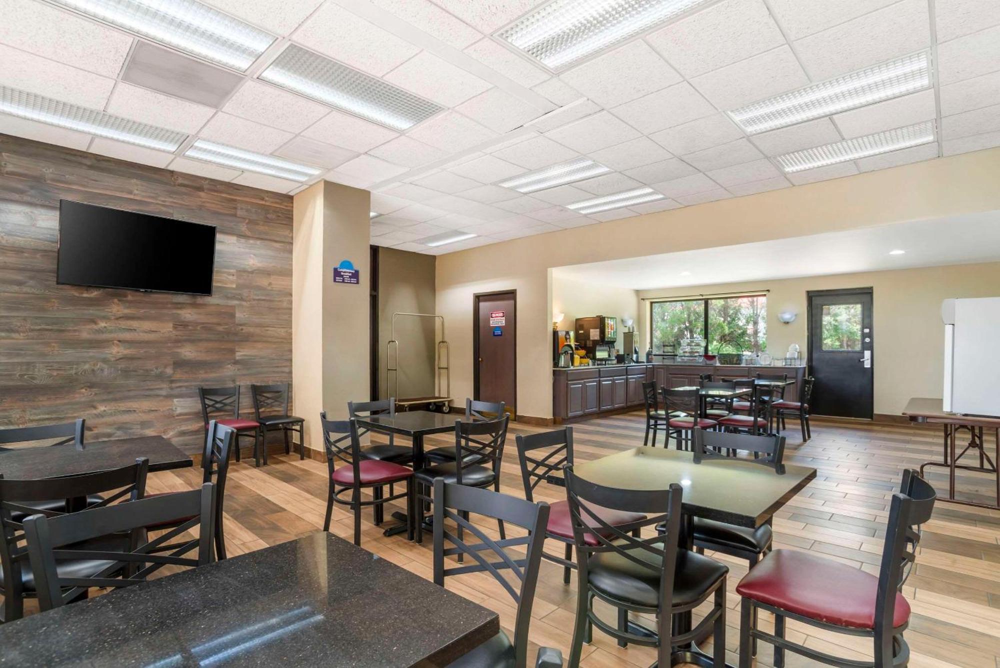 Quality Inn Near Speedway Wilkesboro Bagian luar foto