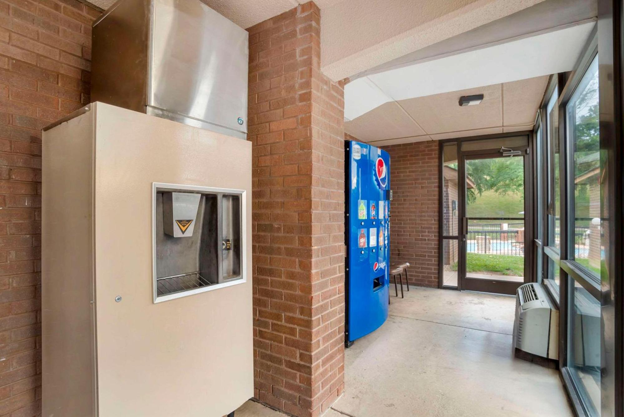 Quality Inn Near Speedway Wilkesboro Bagian luar foto