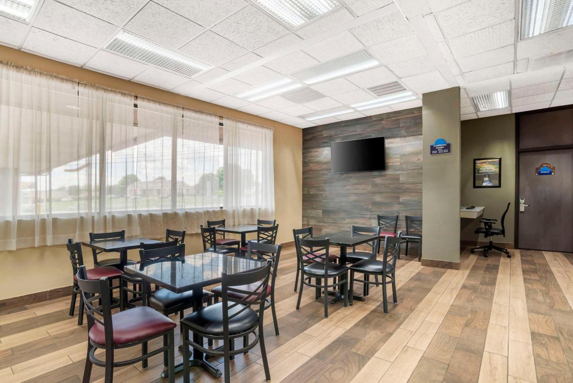 Quality Inn Near Speedway Wilkesboro Bagian luar foto