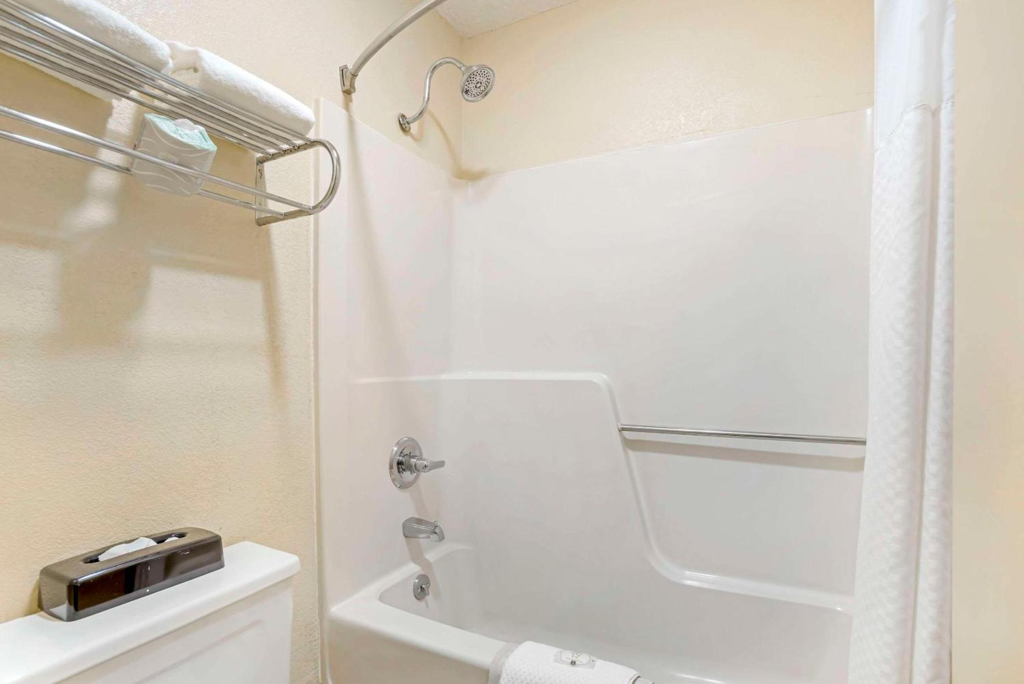 Quality Inn Near Speedway Wilkesboro Bagian luar foto