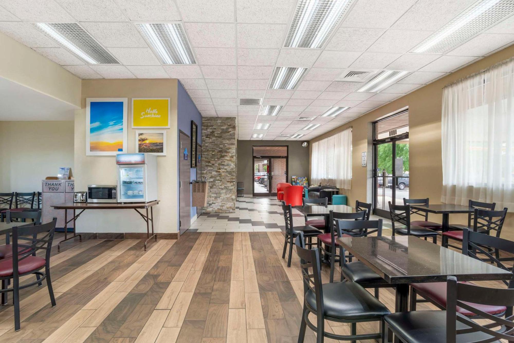 Quality Inn Near Speedway Wilkesboro Bagian luar foto
