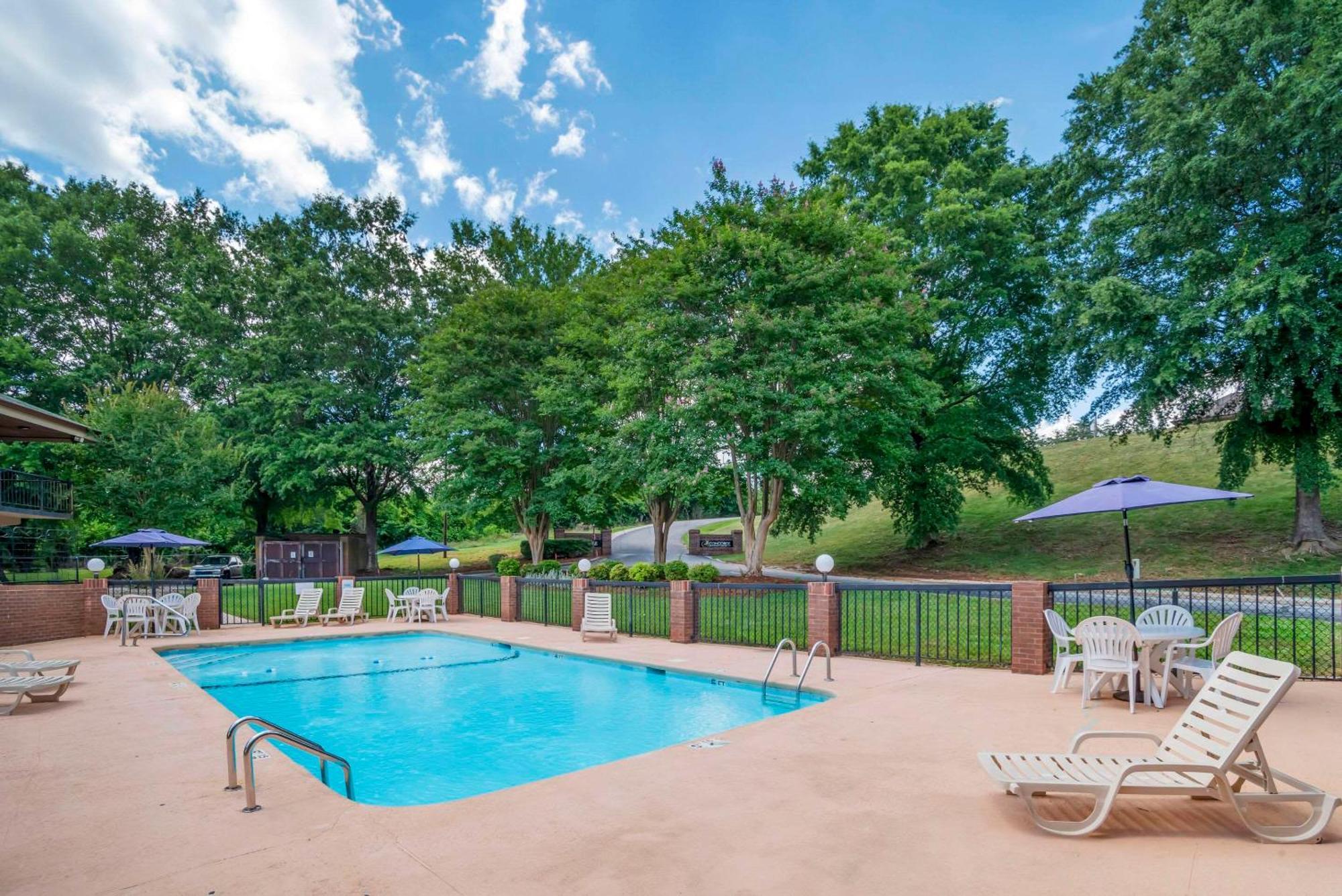 Quality Inn Near Speedway Wilkesboro Bagian luar foto