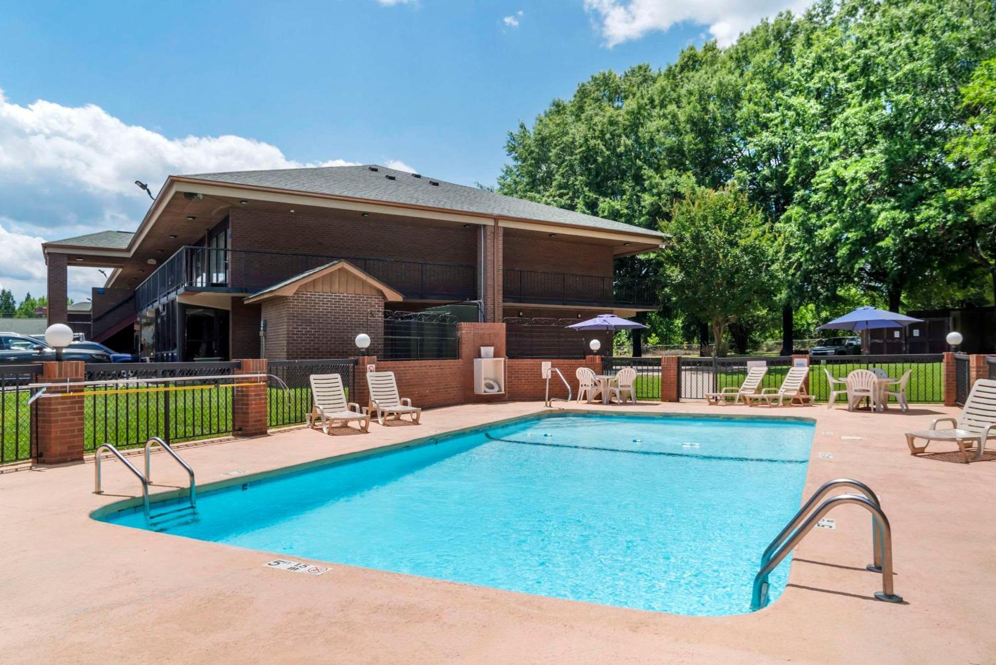 Quality Inn Near Speedway Wilkesboro Bagian luar foto