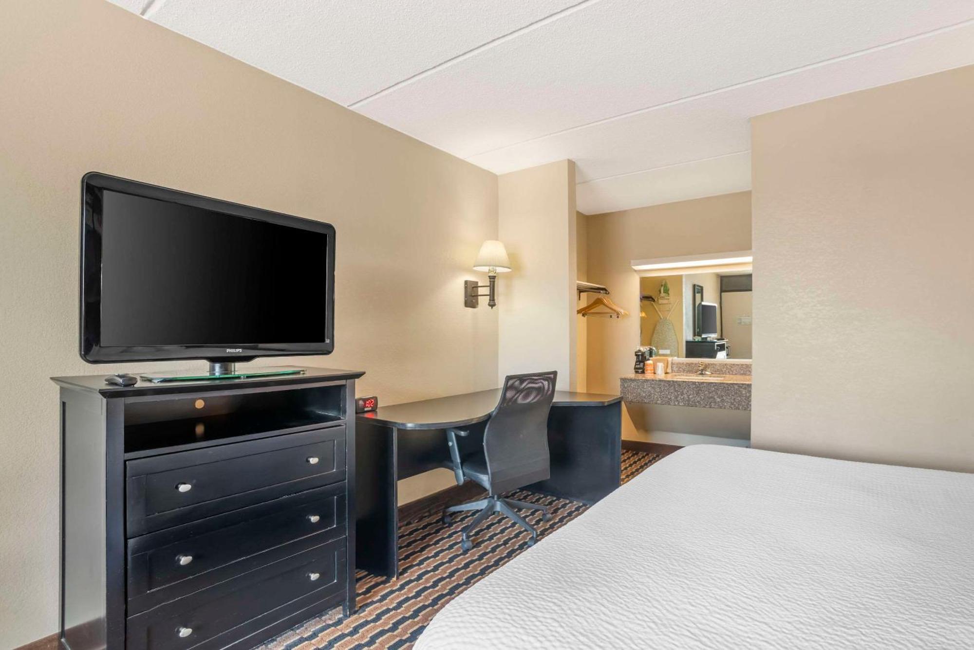 Quality Inn Near Speedway Wilkesboro Bagian luar foto
