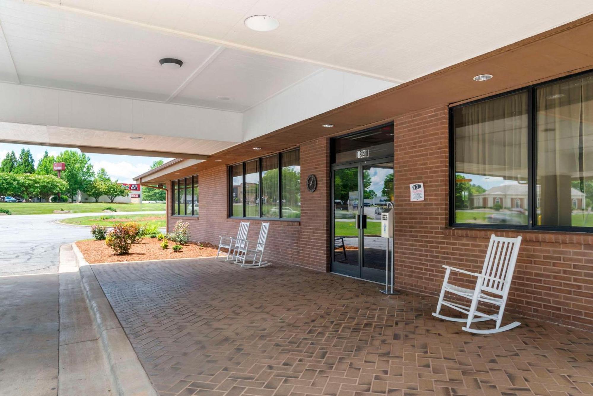 Quality Inn Near Speedway Wilkesboro Bagian luar foto
