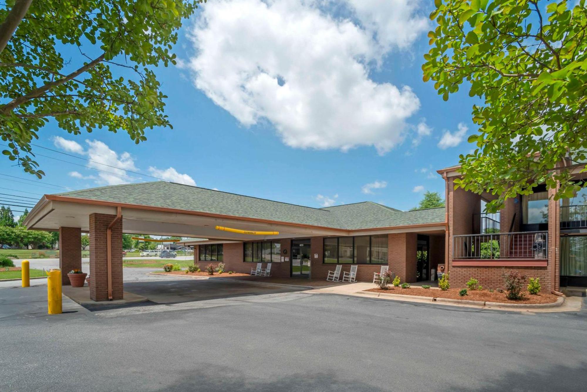 Quality Inn Near Speedway Wilkesboro Bagian luar foto