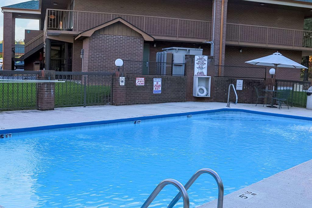 Quality Inn Near Speedway Wilkesboro Bagian luar foto